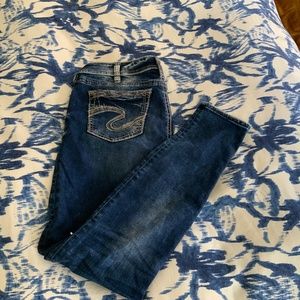 Silver Suki Distressed MID Super Skinny